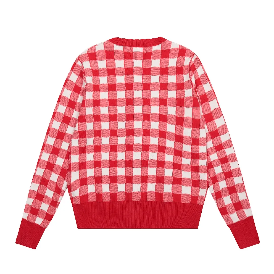 P190 Top quality" Style number: DS015# [Ralph Lauren plaid jacquard basic pony embroidered logo knitted cardigan long sleeves] ✅Ralph Lauren Ralph Lauren classic basic versatile plain plaid jacquard knitted cardigan long-sleeved small jacket ✅Main supplier of platform live broadcast wholesale entities ✅ZP quality 1:1 pattern making Scan the code to enter the GF website Counter quality ✅Detailed quality The only one in Guangzhou Imported quality cotton yarn Mainly high-end Needless to say, cost-effective and good quality. ✅Restore the original version. Loose, comfortable and stress-free. Simple is high-end. Classic is timeless. ✅The upper body is simple and easy to match. A must-have for goddess ootd. Good-looking clothes are never picky. A must-have in the goddess’ wardrobe. Size: S-L. Color: Navy blue. Light blue. Pink. Gray. Yellow. Red.